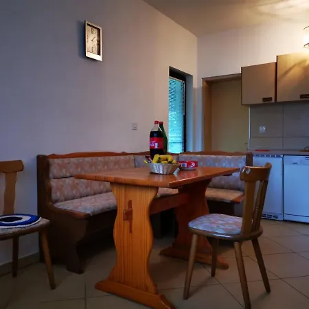 Kuca Na Selu Sa Bazenom Villa *