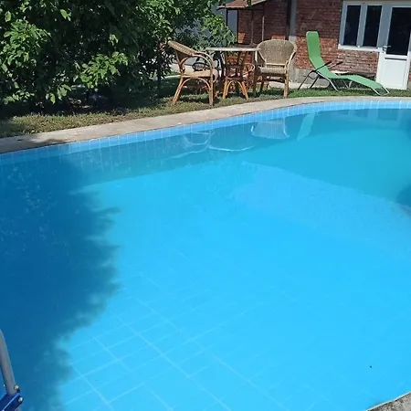 Kuca Na Selu Sa Bazenom Villa Stitar