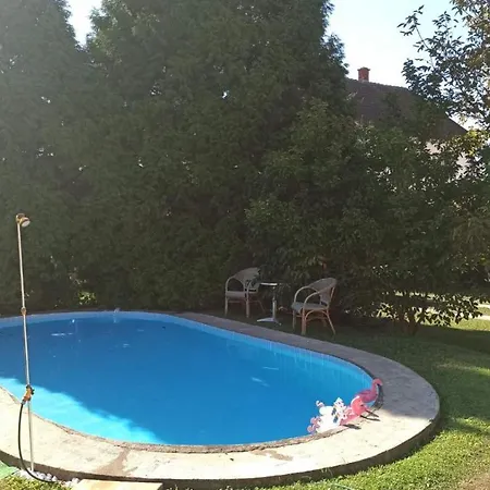 Kuca Na Selu Sa Bazenom * Stitar