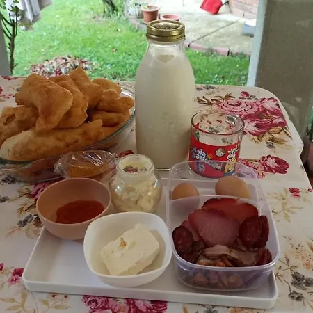 Kuca Na Selu Sa Bazenom * Stitar