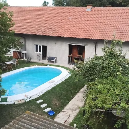 Kuca Na Selu Sa Bazenom Villa Stitar
