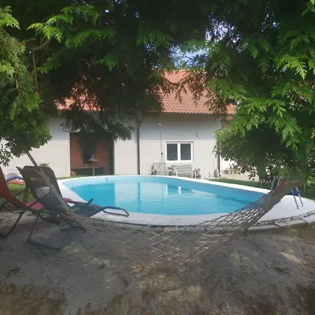 Kuca Na Selu Sa Bazenom Villa Stitar