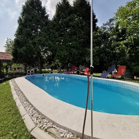 Kuca Na Selu Sa Bazenom Villa *